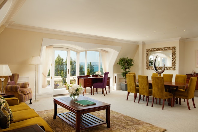 Palace Suite Lounge