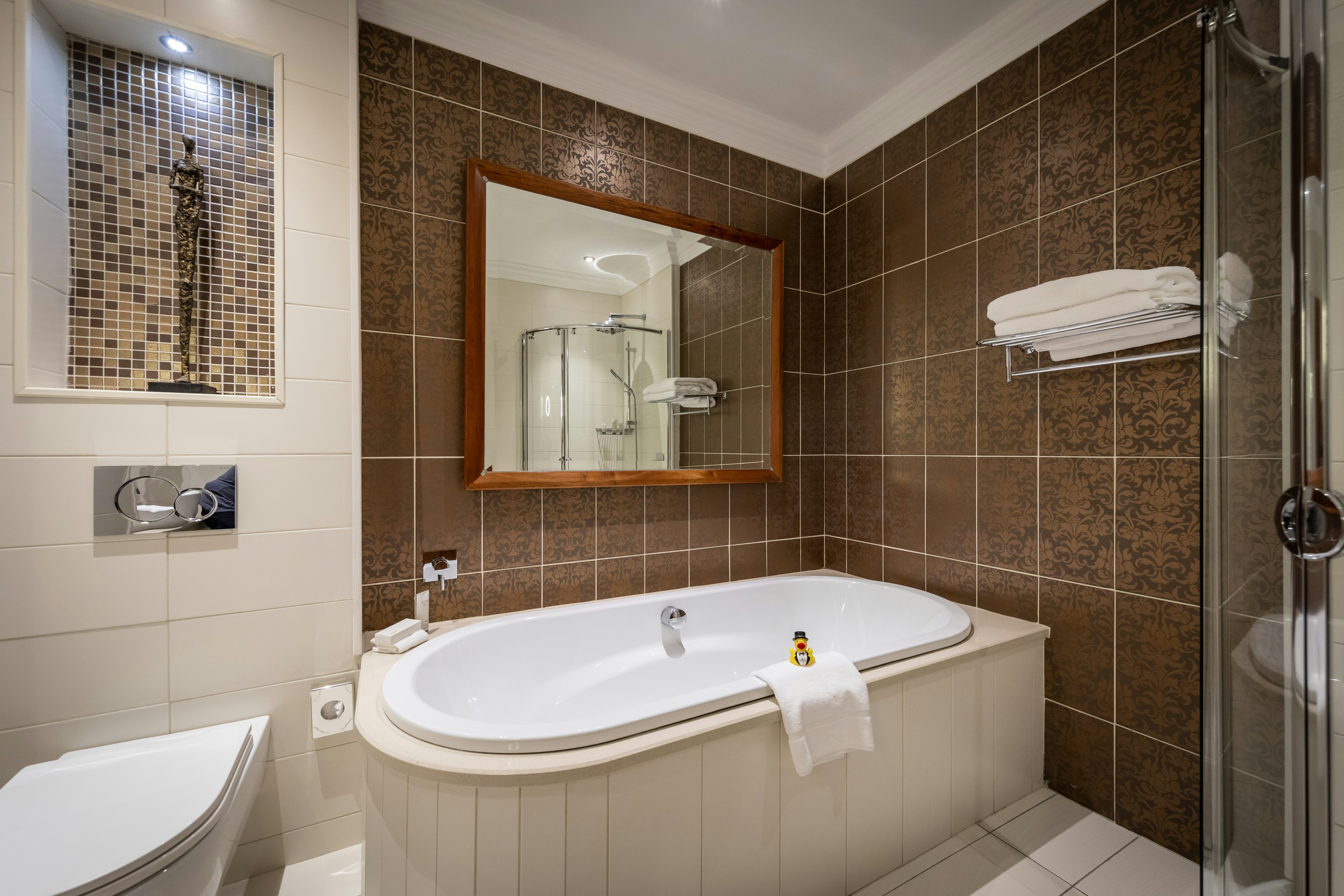 Estate Room Bathroom