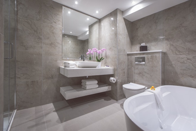 Deluxe Lough View Bathroom
