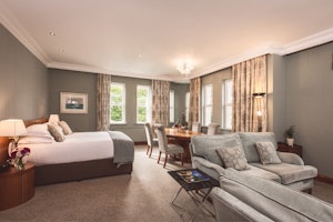 Estate Suite Bedroom & Lounge