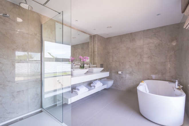 Deluxe King Bathroom