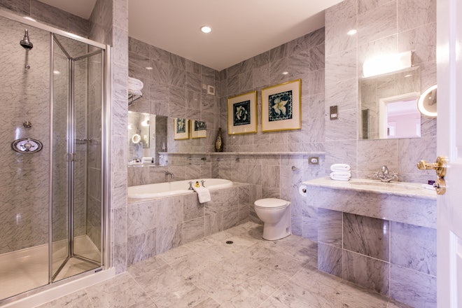 Estate Suite Bathroom