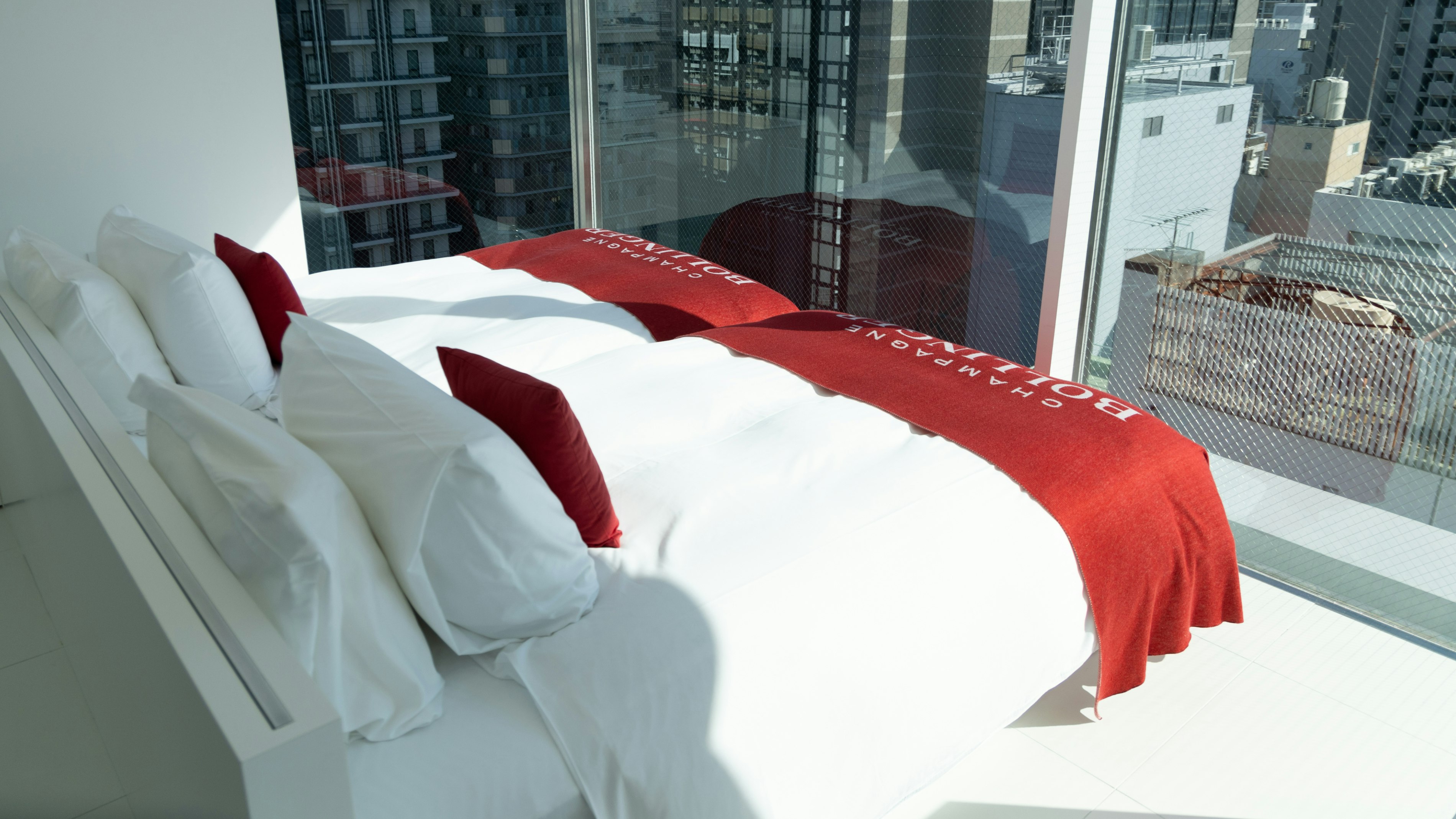 Top Floor Twin Room (14F Bollinger)