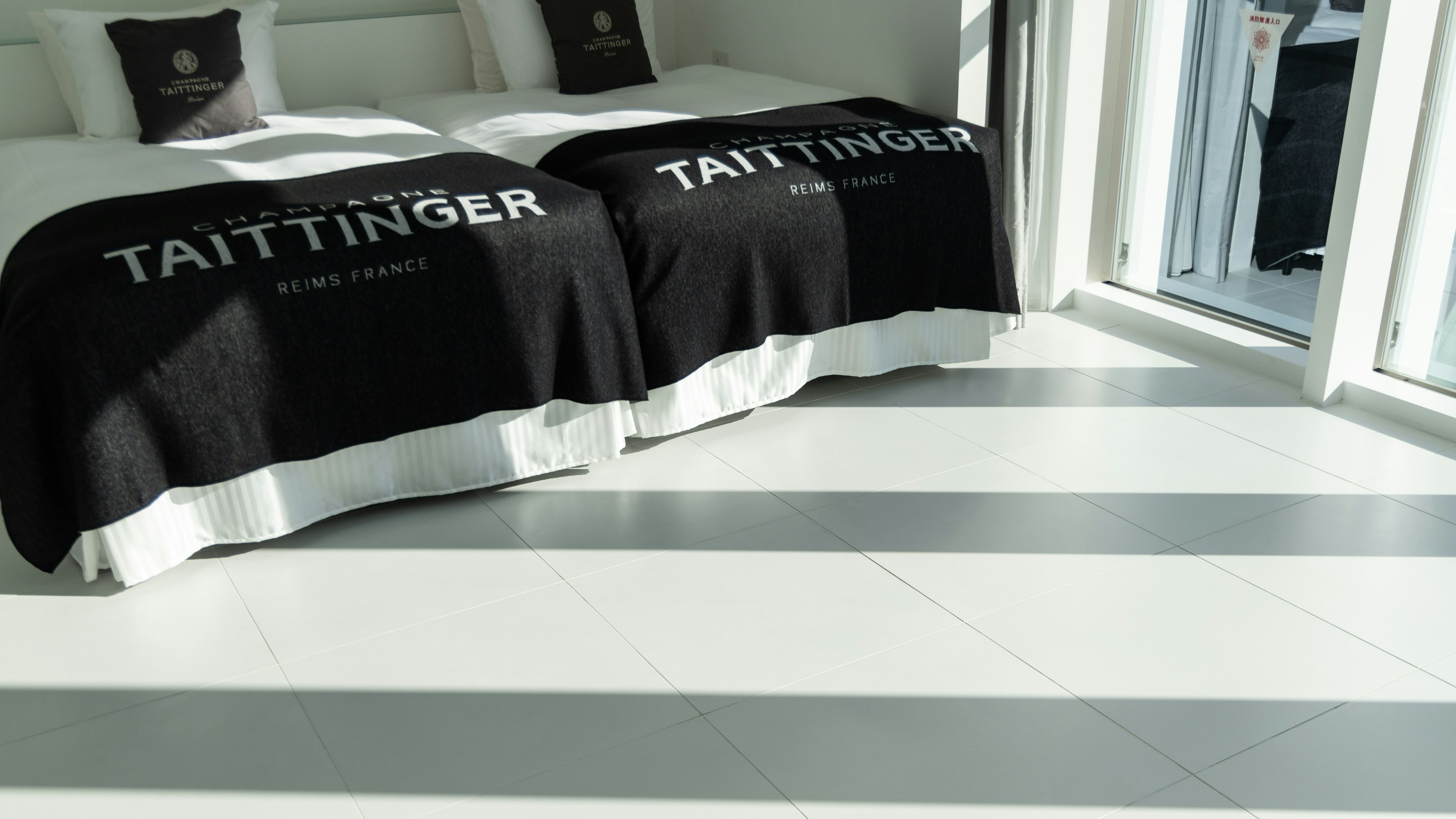 Upper Floor Deluxe Twin Room (11F Taittinger)
