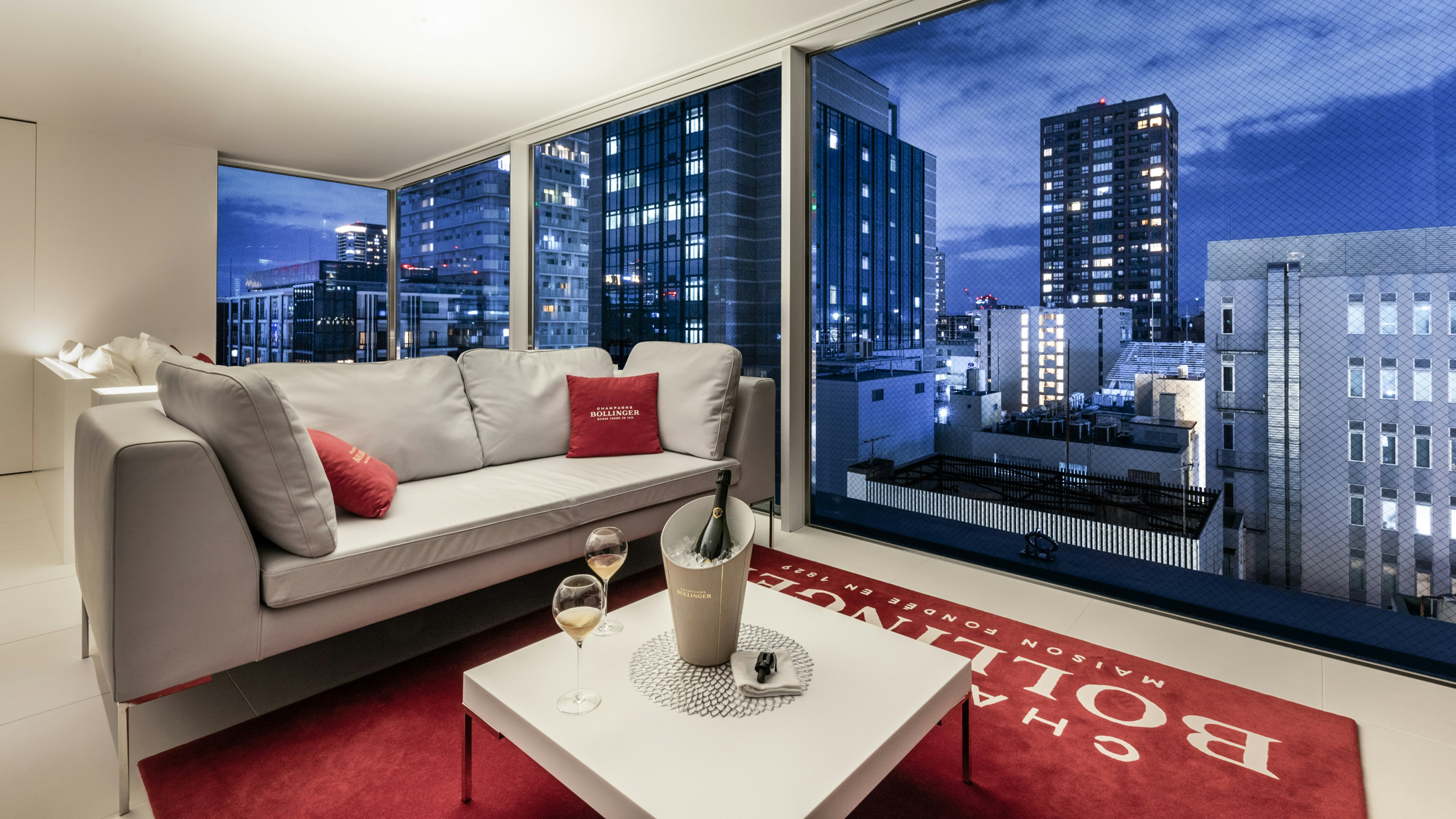 Top Floor Twin Room (14F Bollinger)