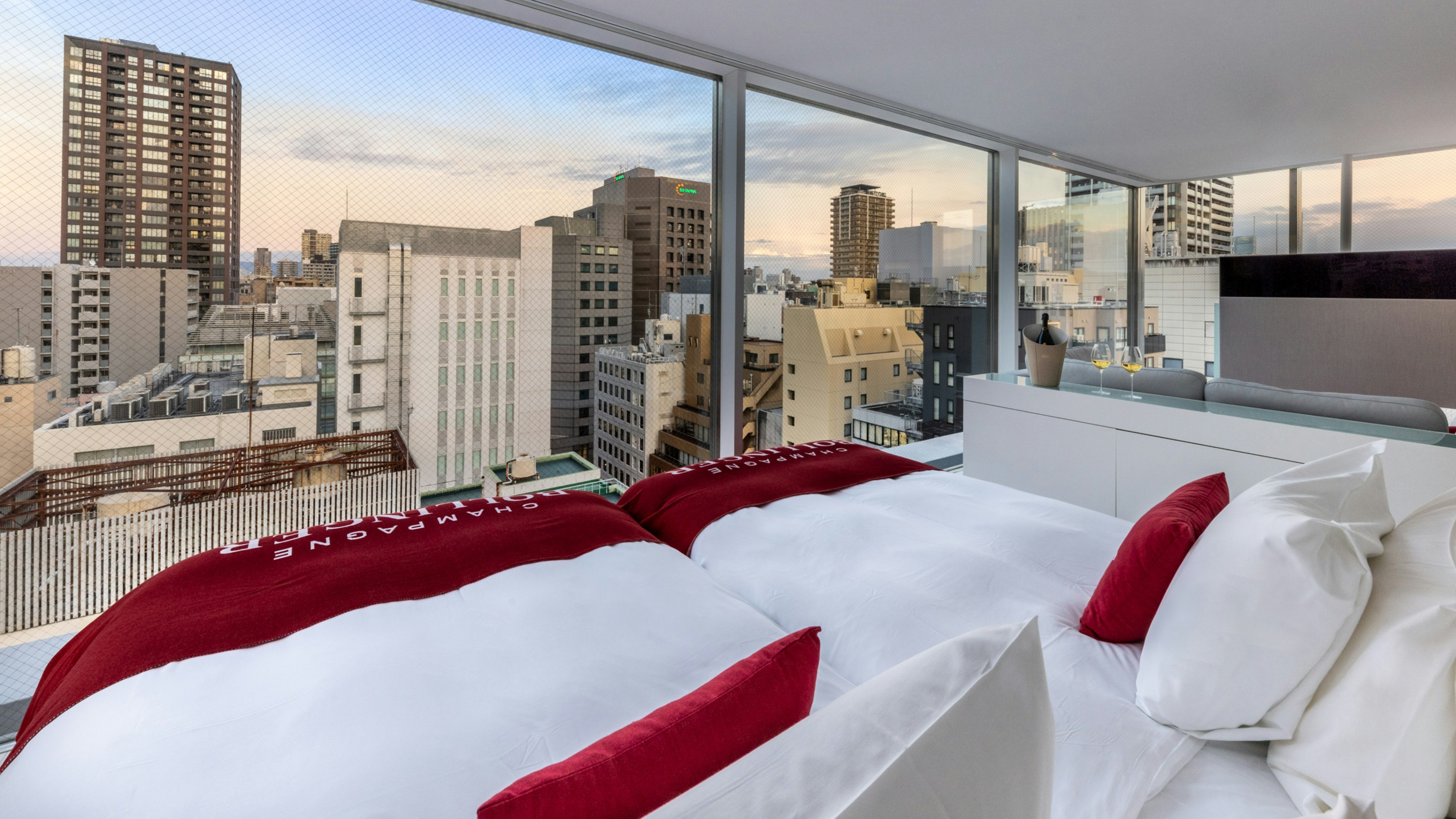 Top Floor Twin Room (14F Bollinger)