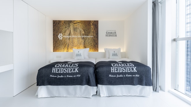 Upper Floor Deluxe Twin Room (13F Charles Edosic)