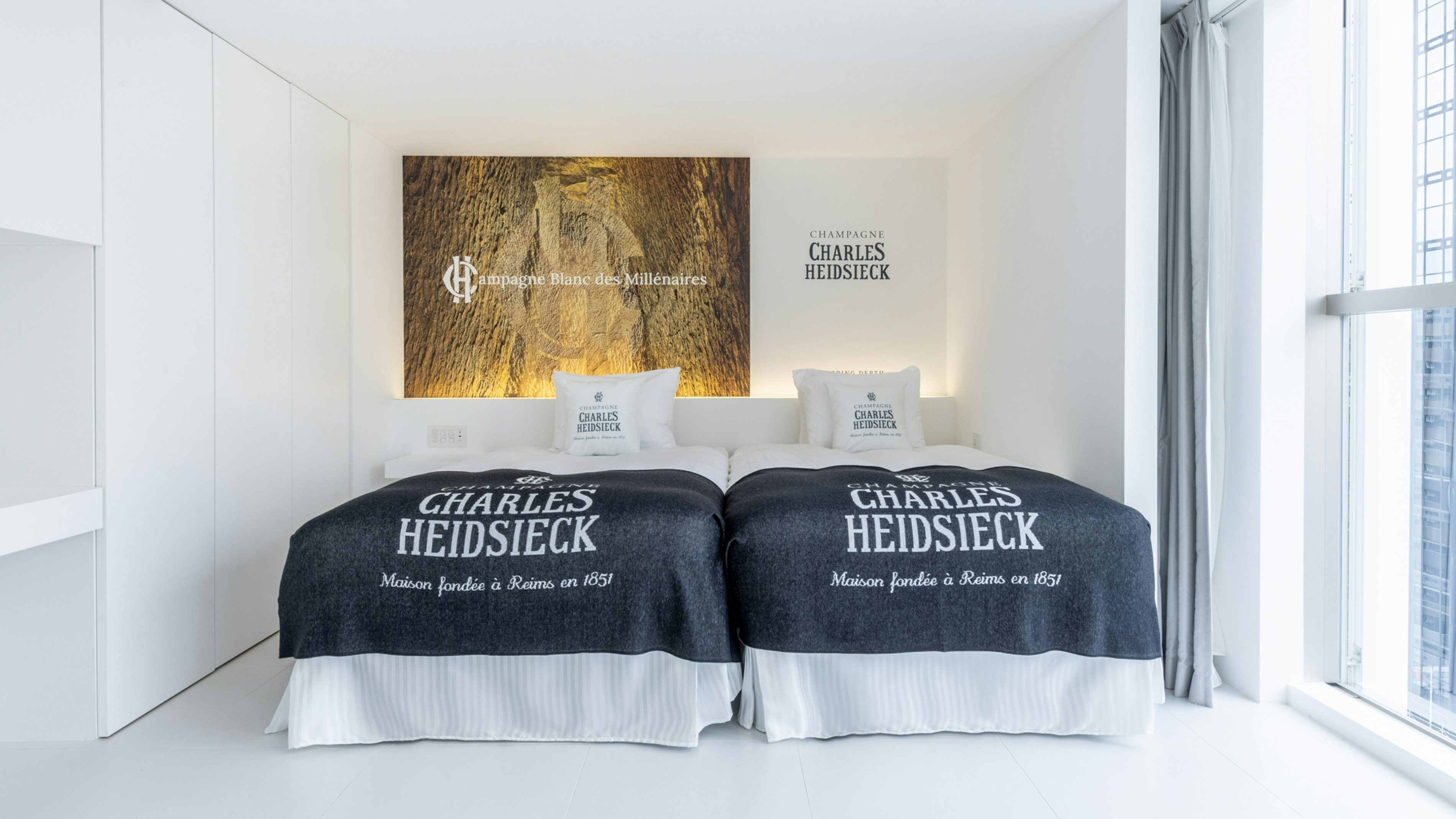 Upper Floor Deluxe Twin Room (13F Charles Edosic)