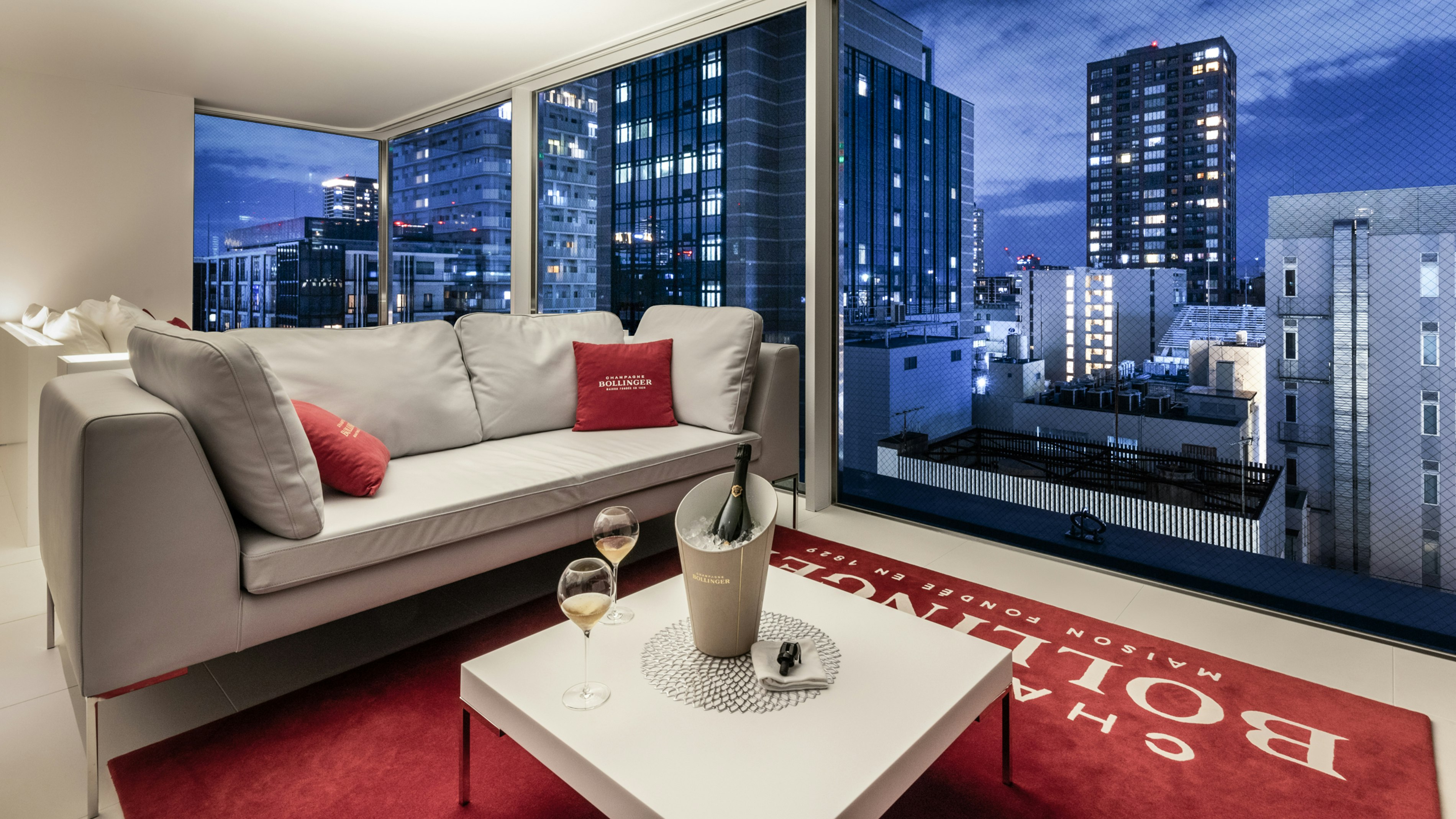 Top Floor Twin Room (14F Bollinger)