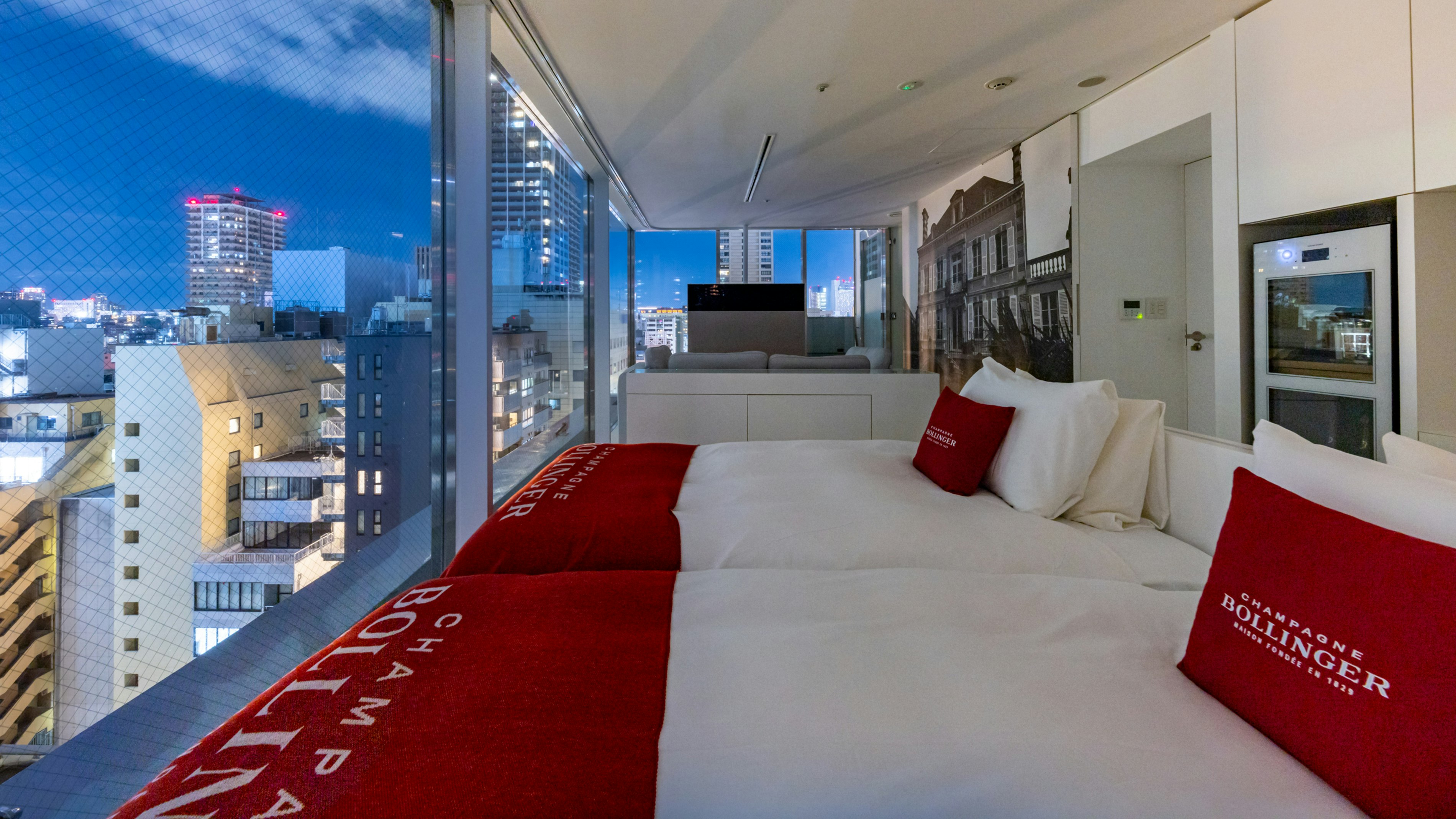 Top Floor Twin Room (14F Bollinger)
