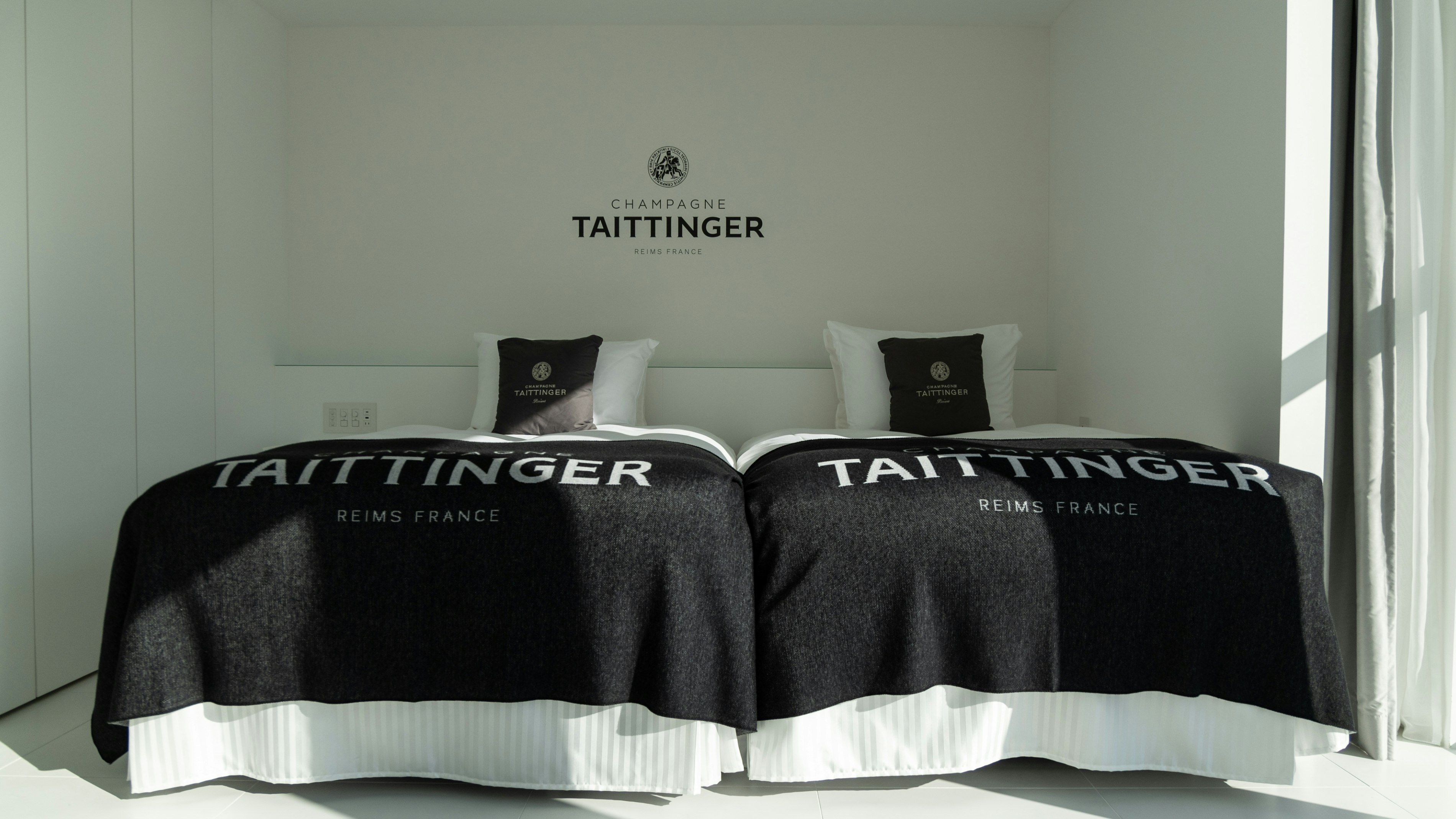 Upper Floor Deluxe Twin Room (11F Taittinger)