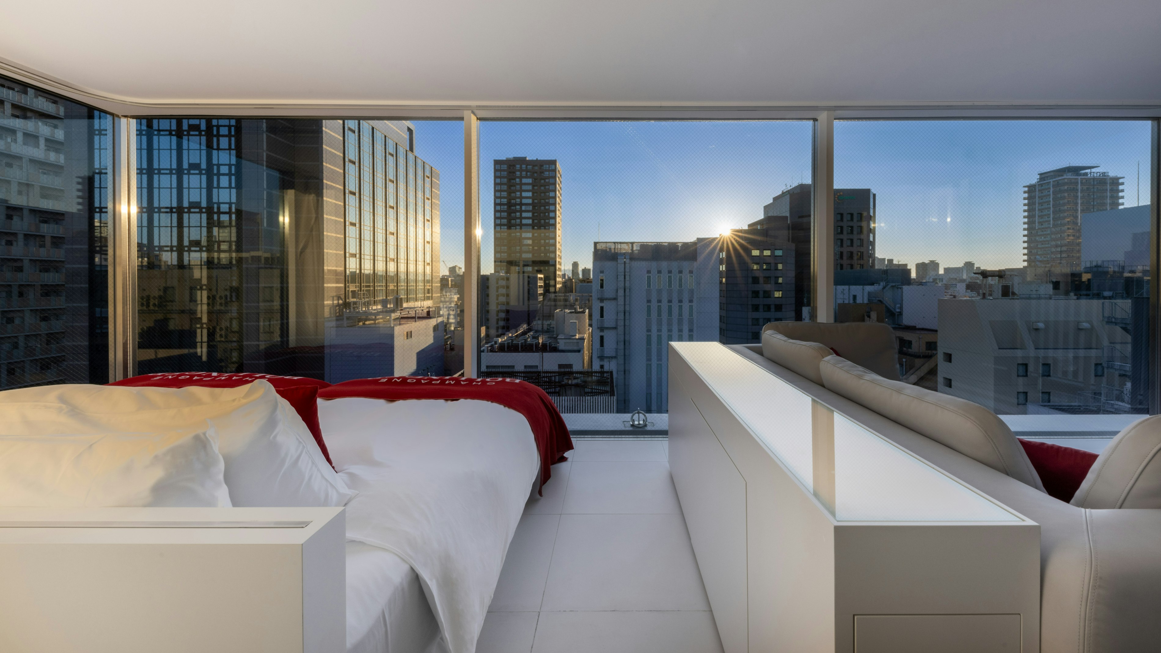 Top Floor Twin Room (14F Bollinger)