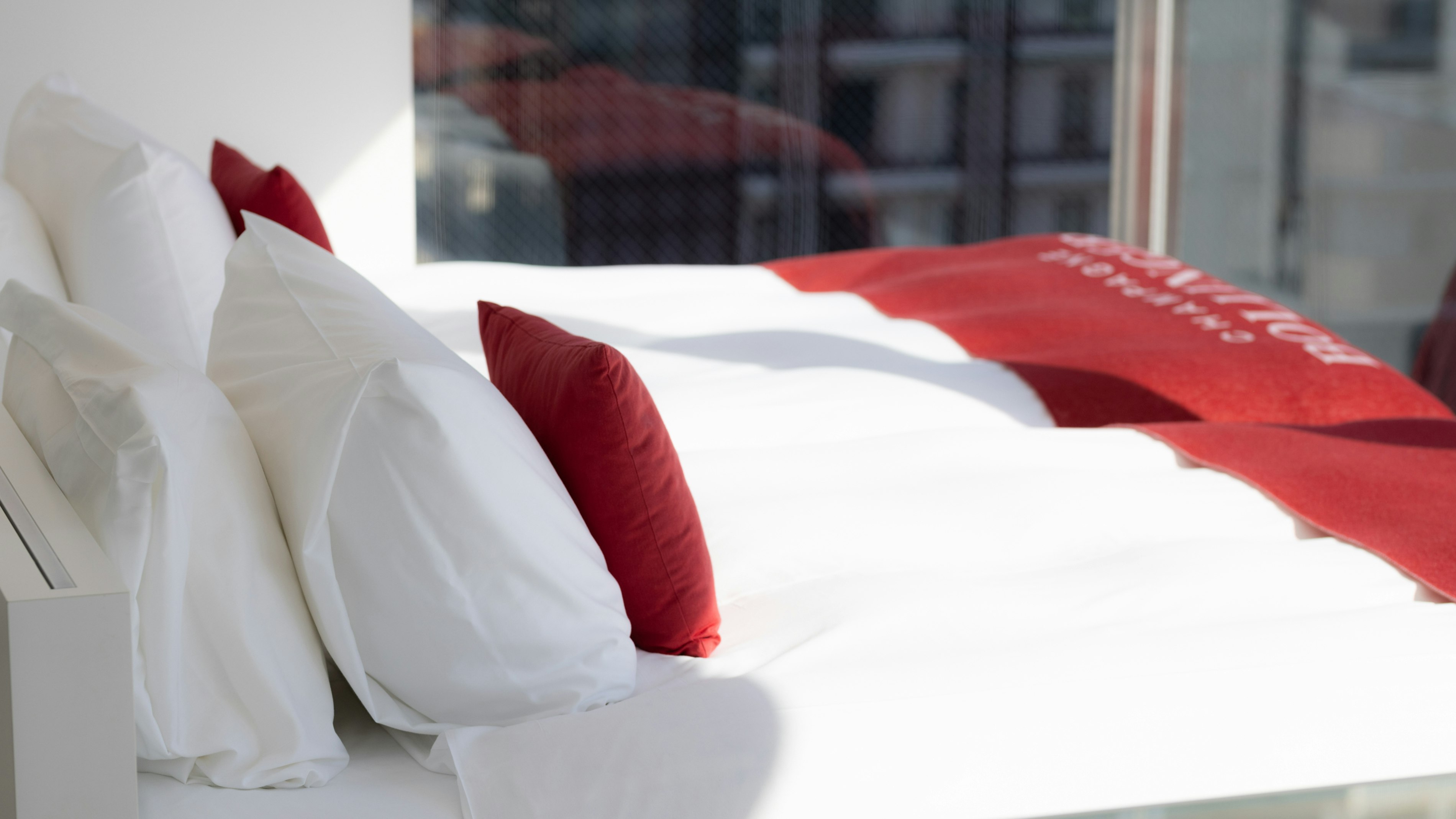 Top Floor Twin Room (14F Bollinger)