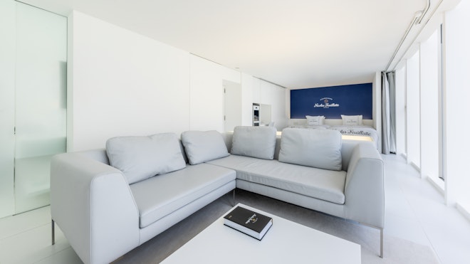 Deluxe Twin Room (9F Nicolas Fiat)