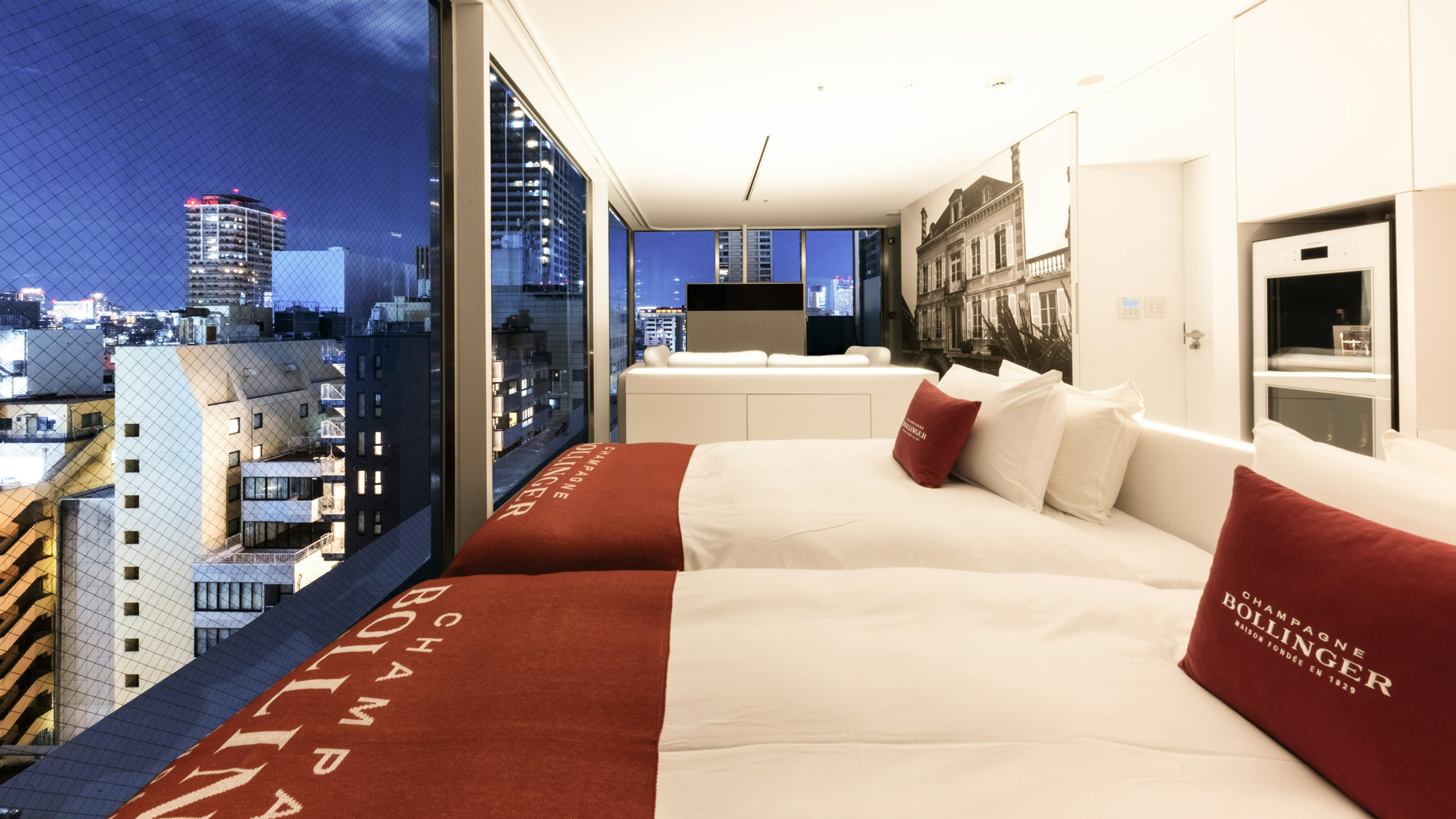 Top Floor Twin Room (14F Bollinger)