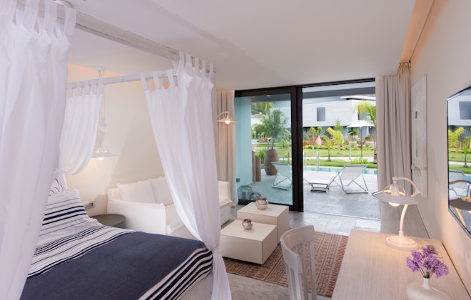 Deluxe Room Pool Access