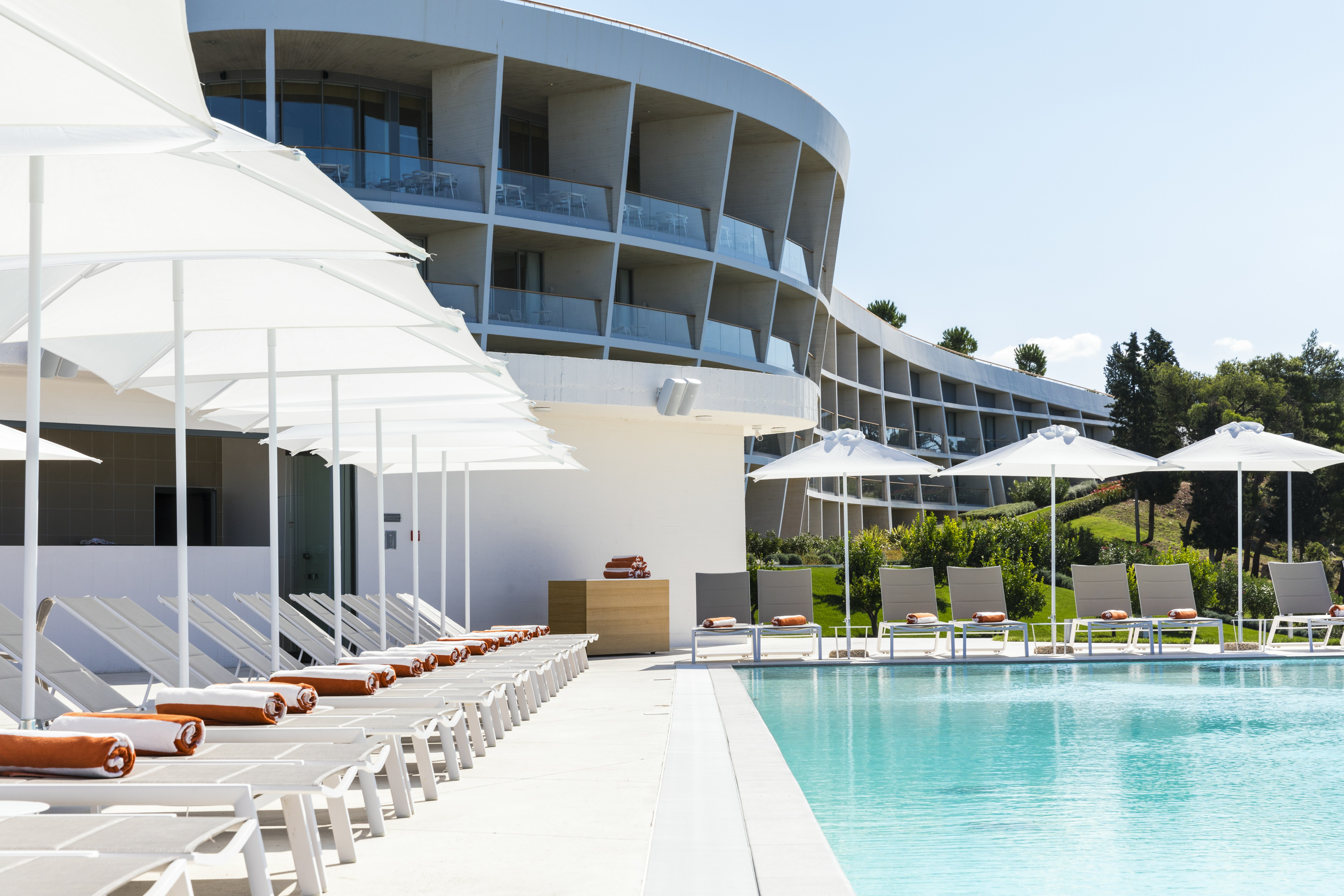 Peninsula Bar Grill Swimming Pool