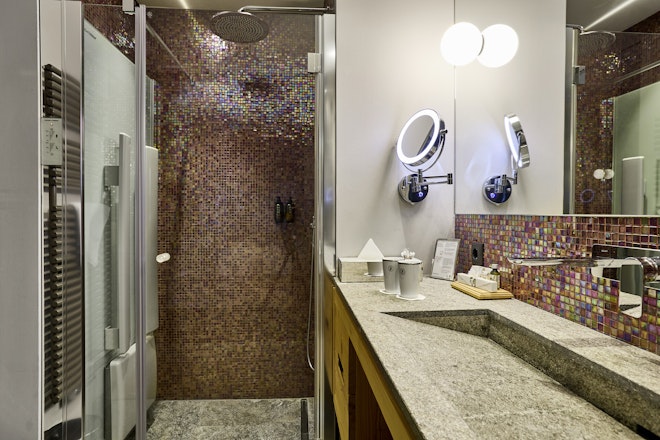 Loft Suite 3-7 Bathroom