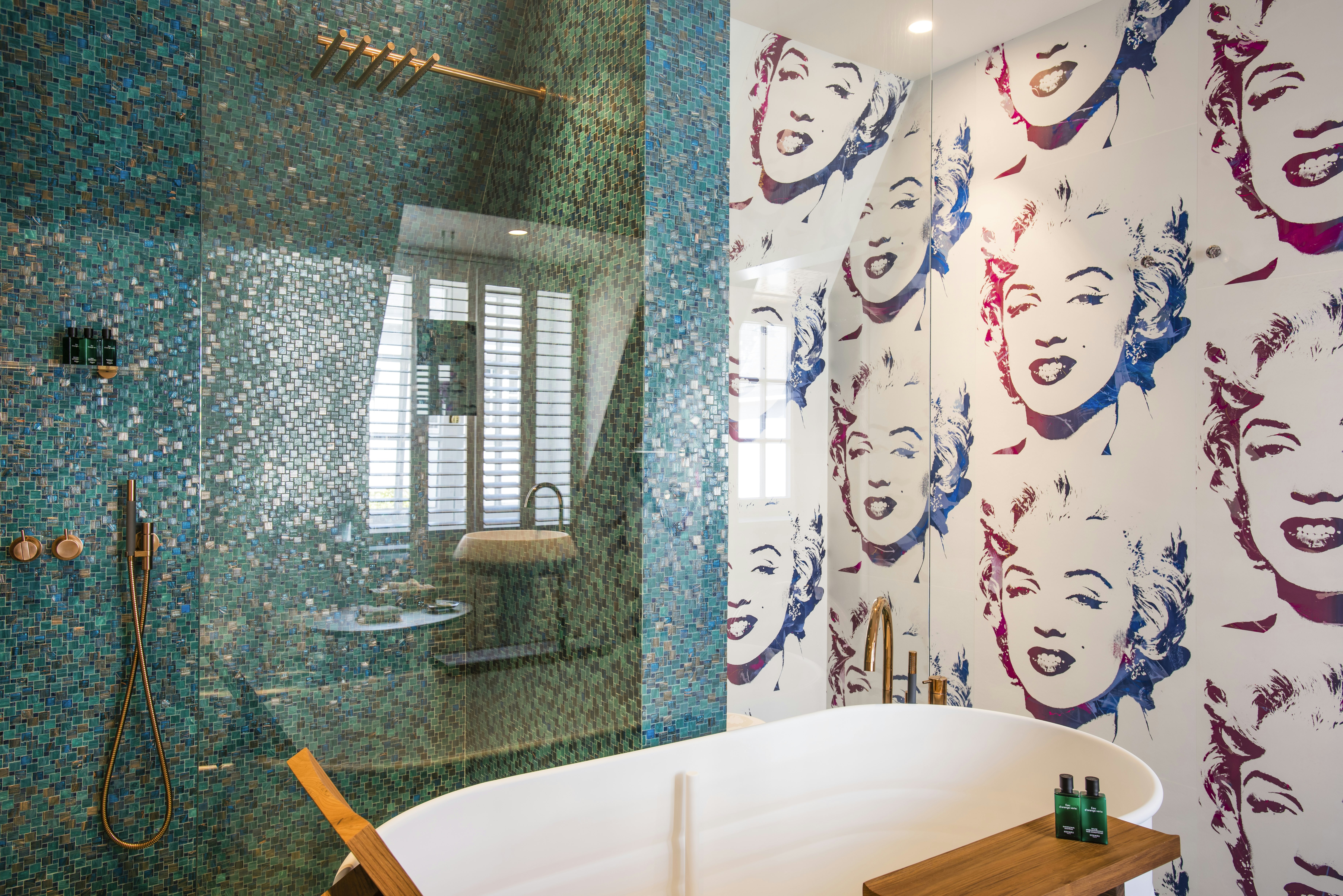 Luxury Suite - Bathroom