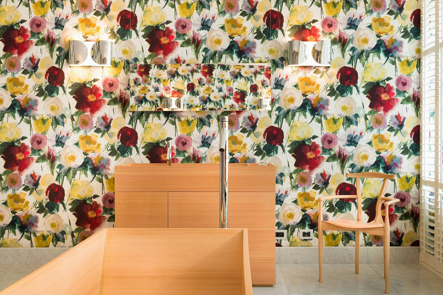 Stand alone bathtub in Luxury Suite