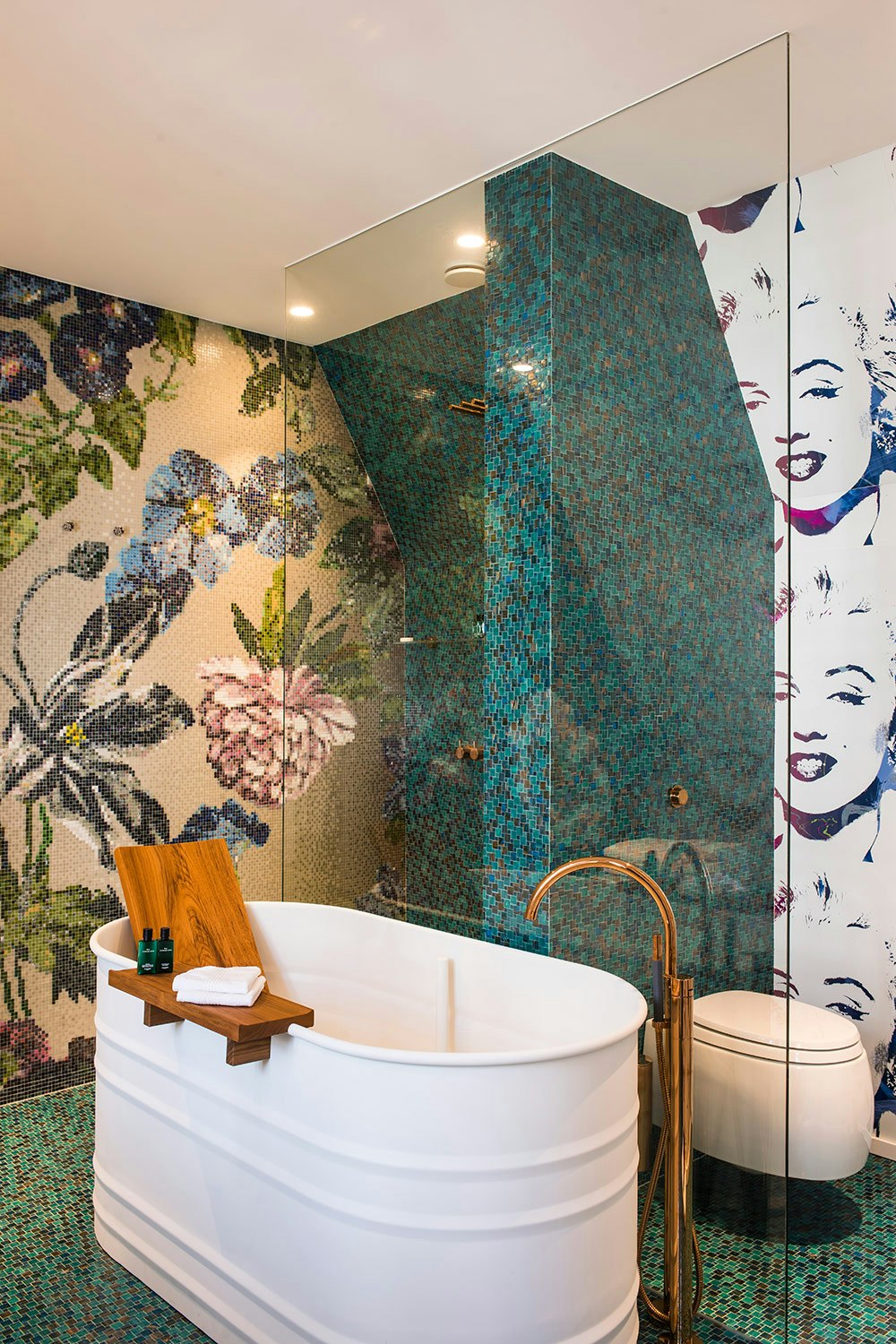 Luxury Suite - Bathroom