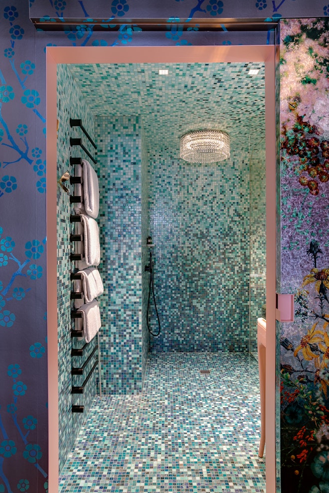 Deluxe Room - Bathroom