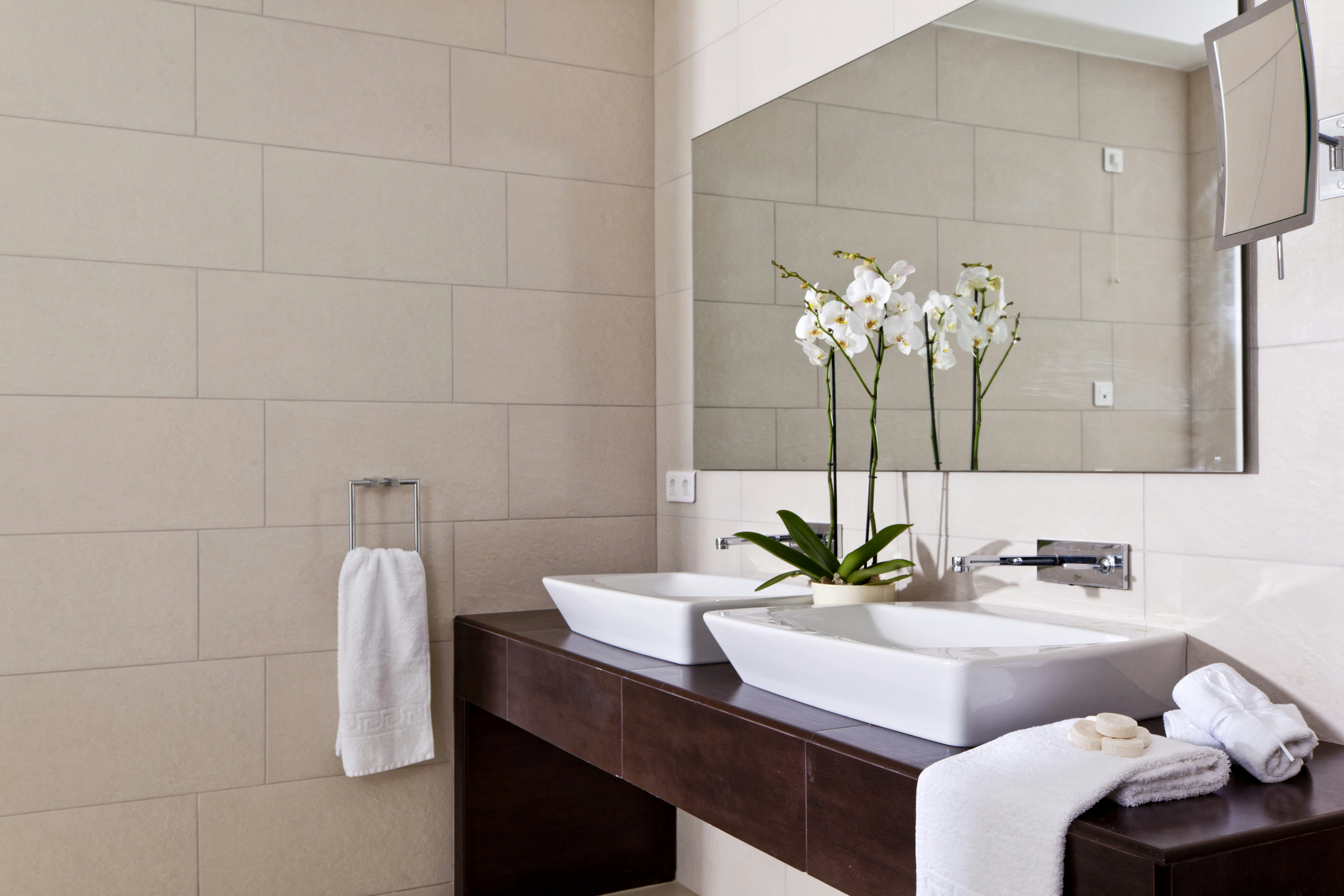 Grand Suite Sea View With Outdoor Jacuzzi Bathroom