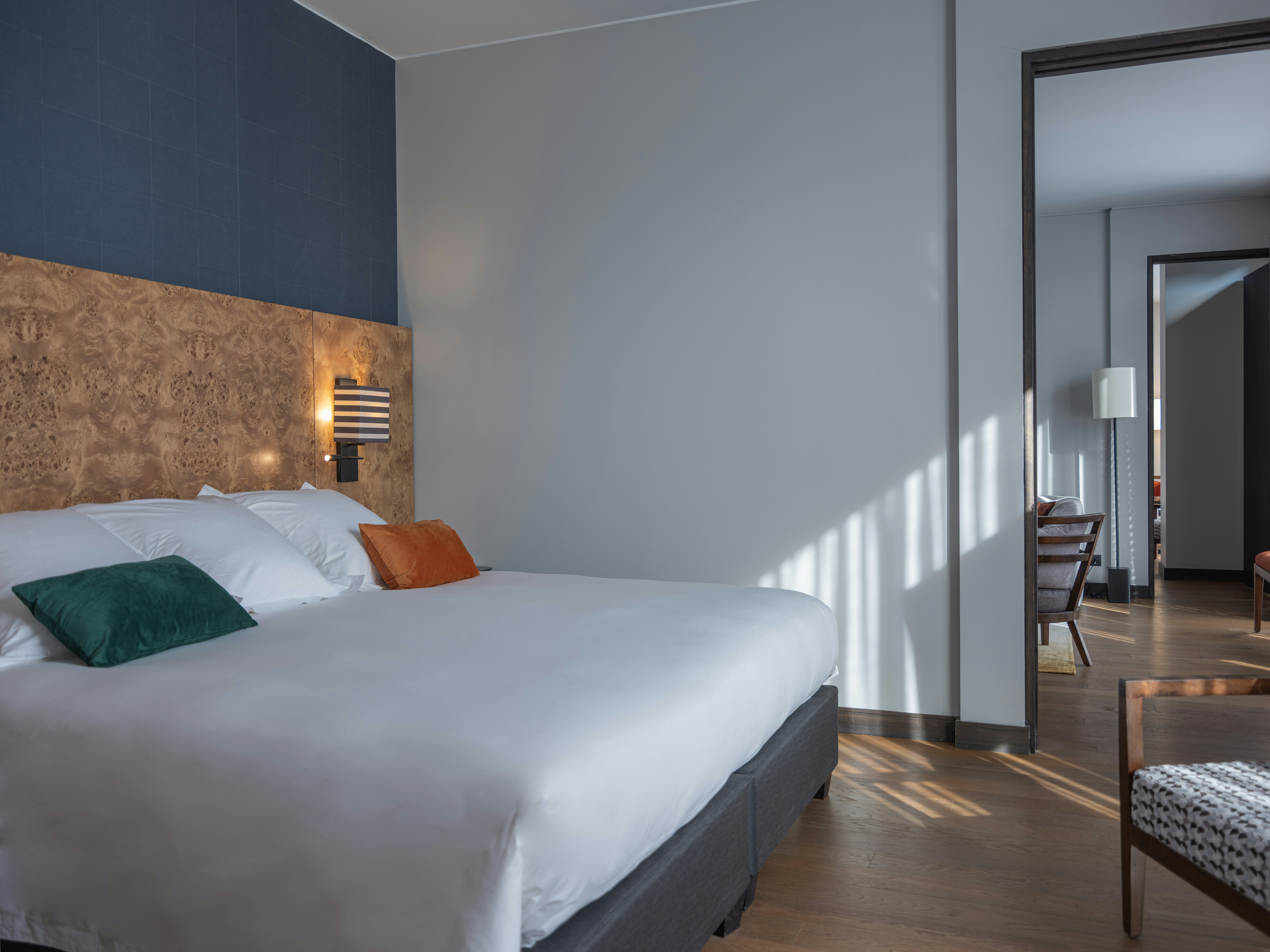 Deluxe Suite Bedroom To Salon