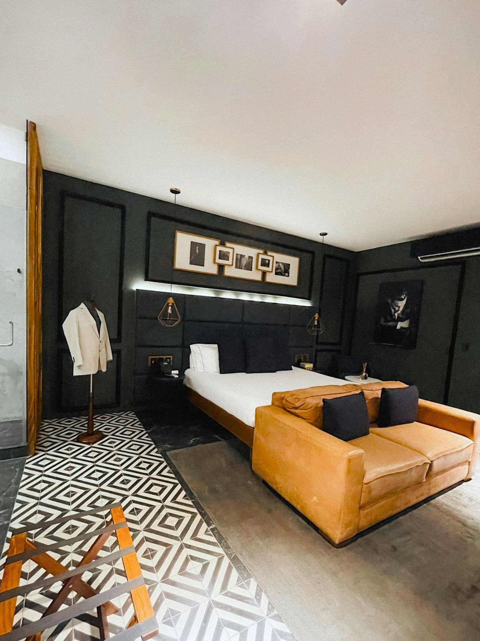 Gonzalez Lugo - Scabal room