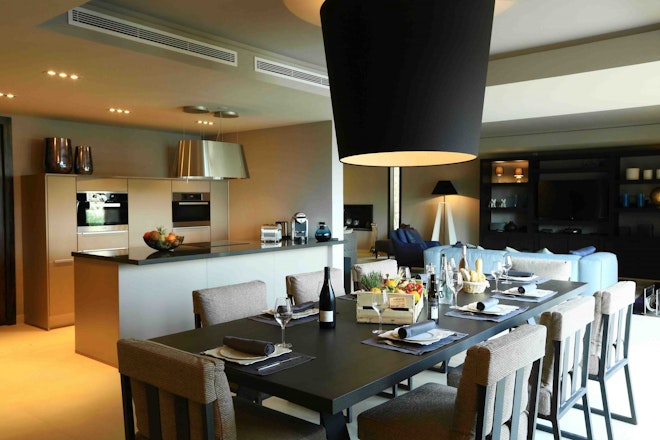 Deluxe Villa - Dining Area