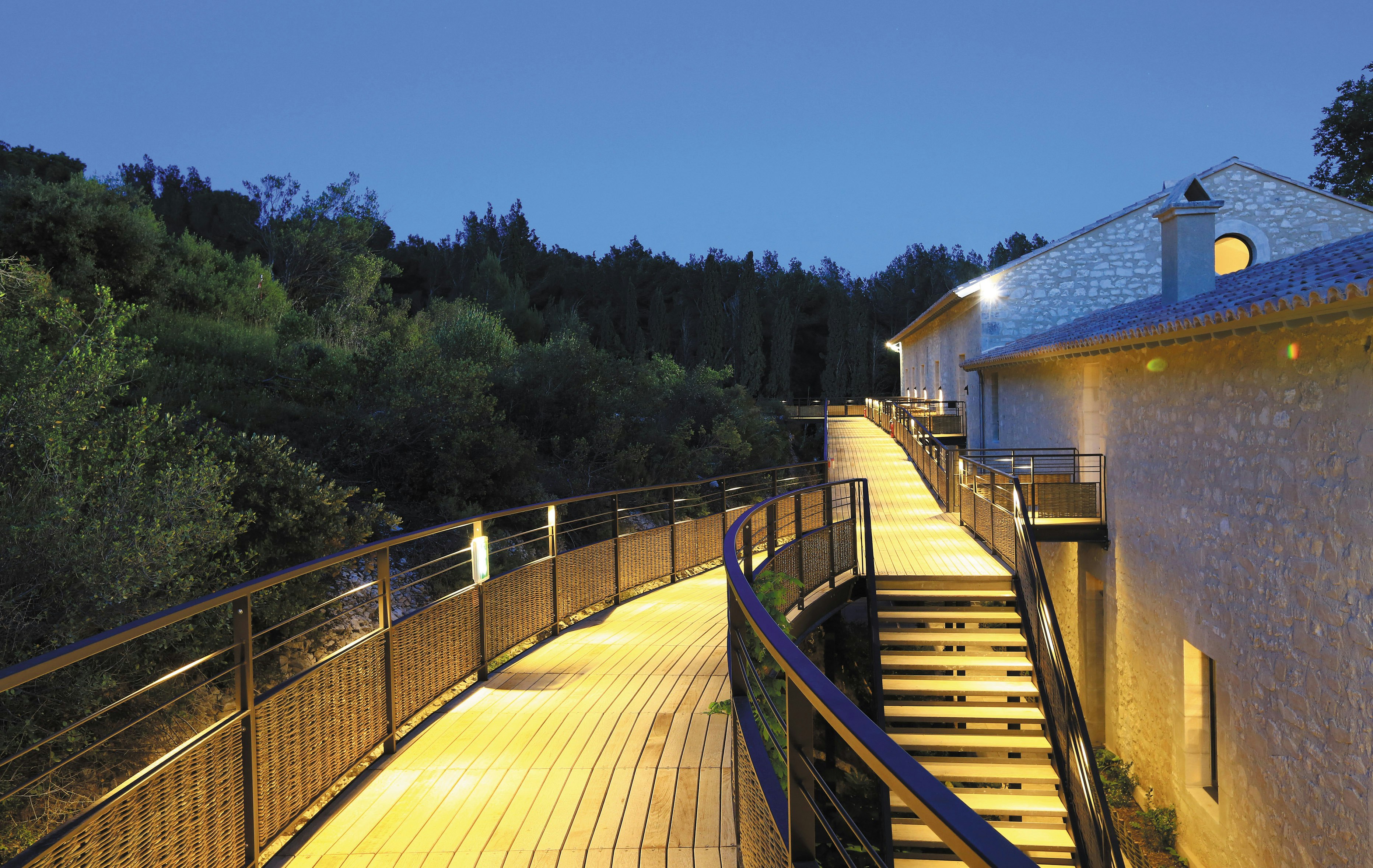 Exterior View Suite Access