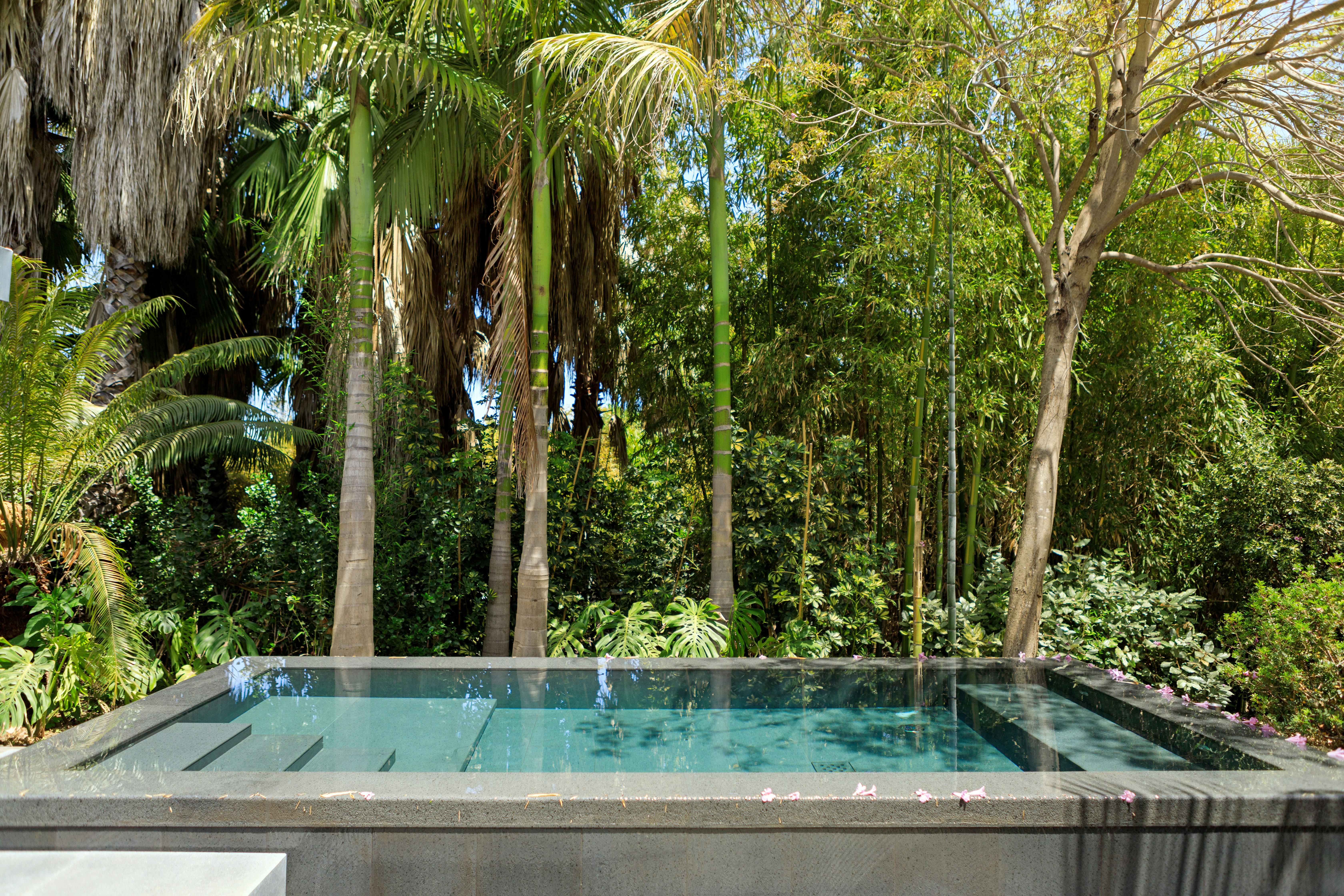 Jacuzzi Family Lodge