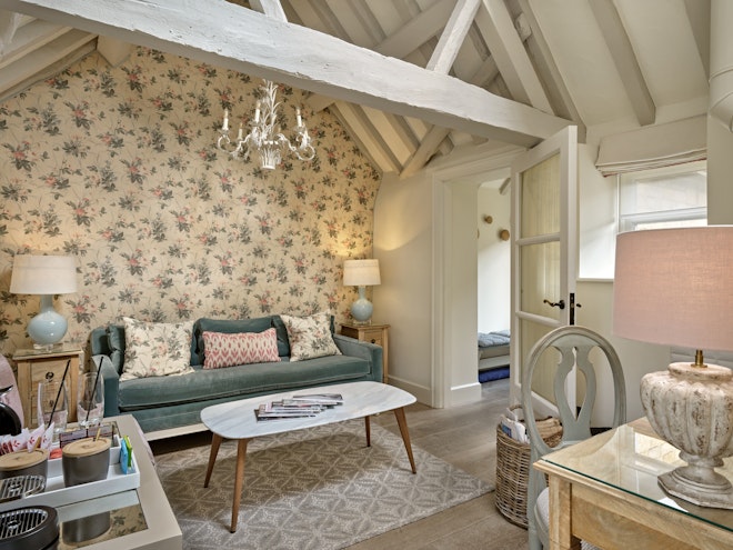 Hot Tub Suite - Living Area