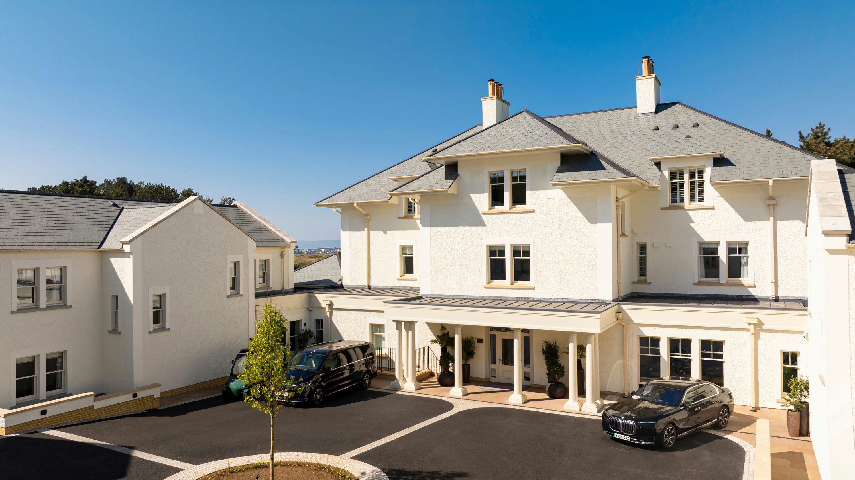 Dunluce Lodge - Courtyard