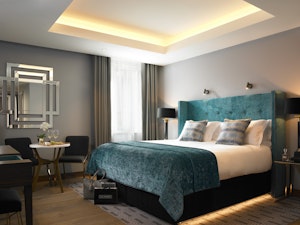 Deluxe King - Bedroom