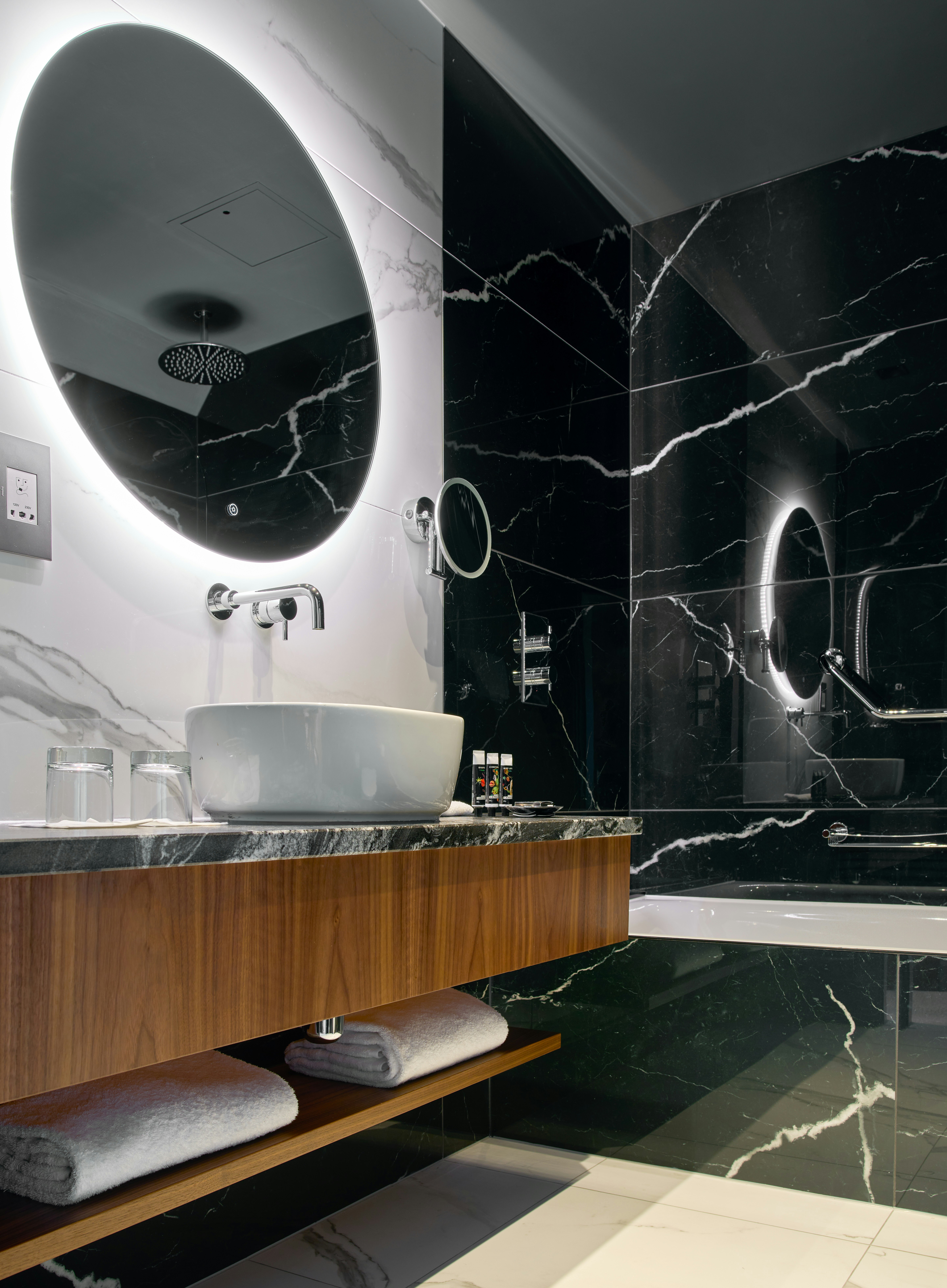 Deluxe Room - Bathroom