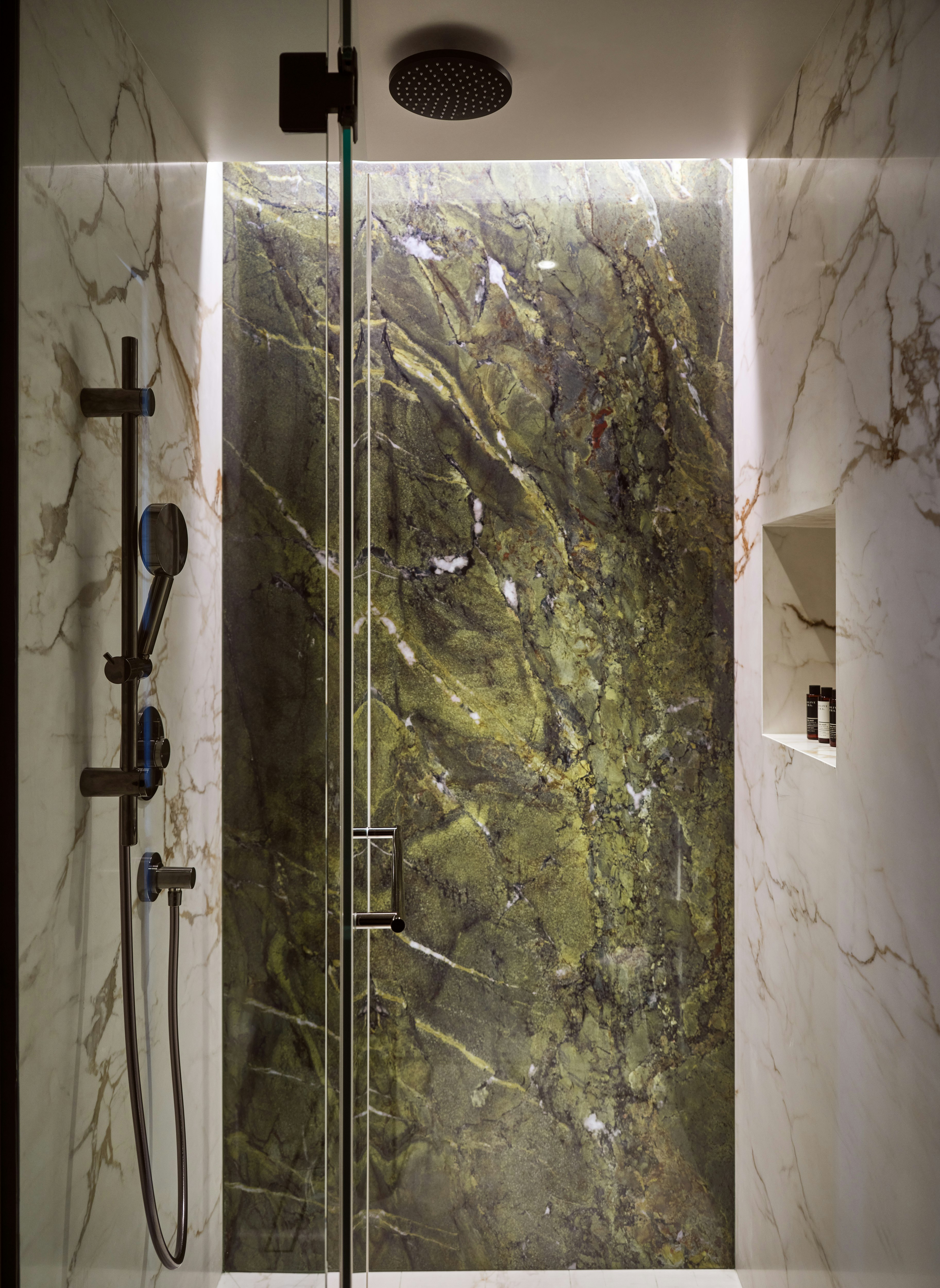 Deluxe Junior Suite - Bathroom