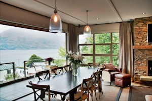 The Residence - Lakeside Dining