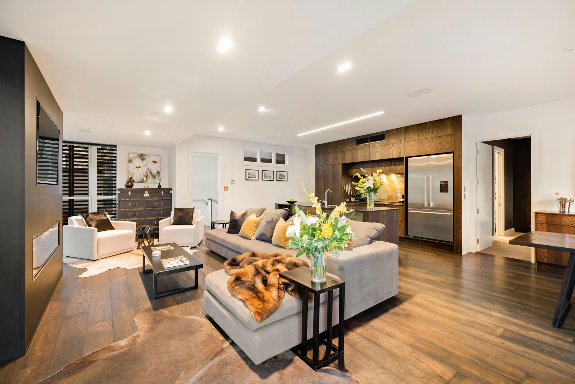 Earl St by Eichardt's - Living Area