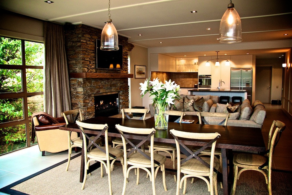 The Residence - Lakeside Dining