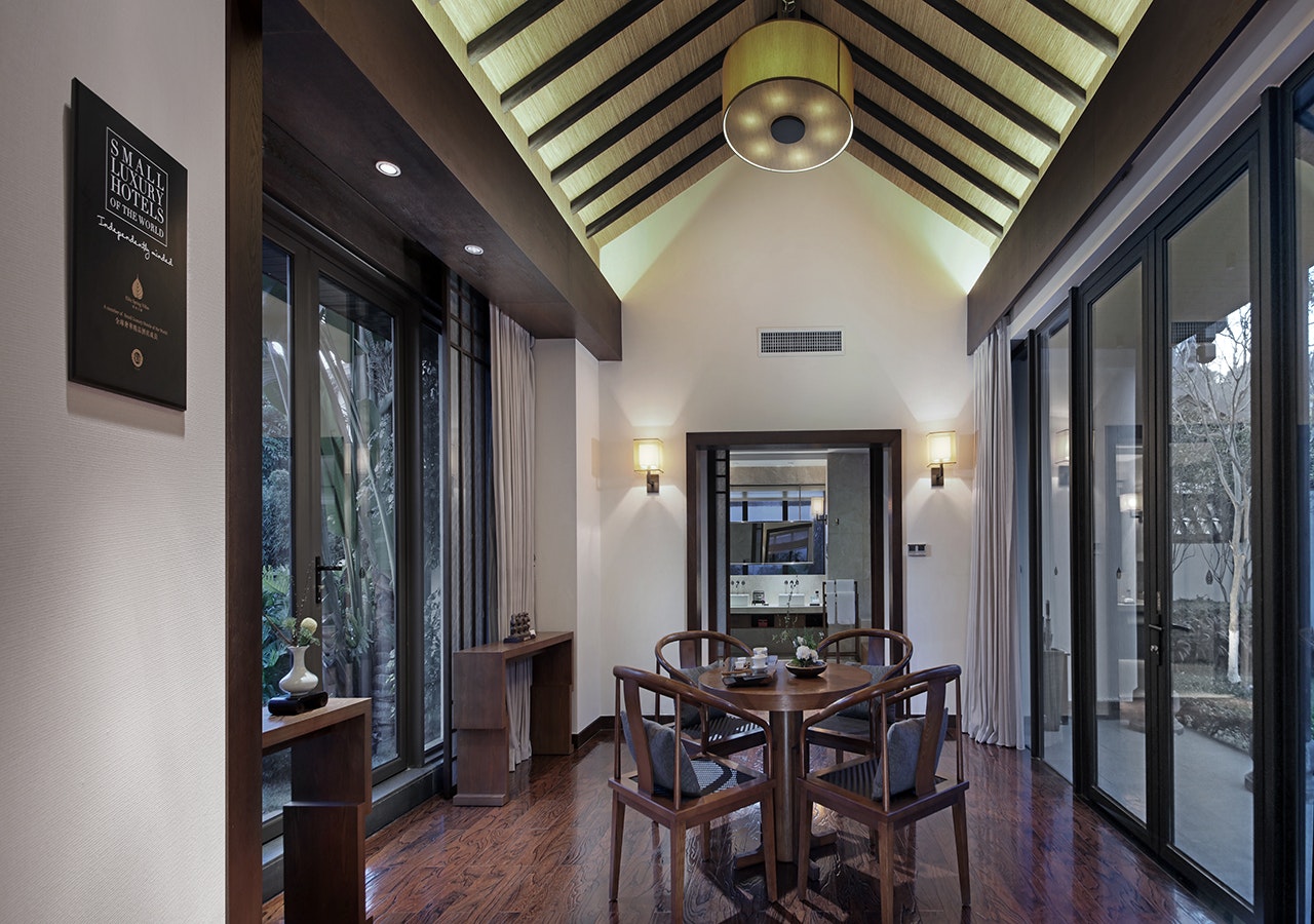 Cloud Gate Villa With Swimming Pool Living Room