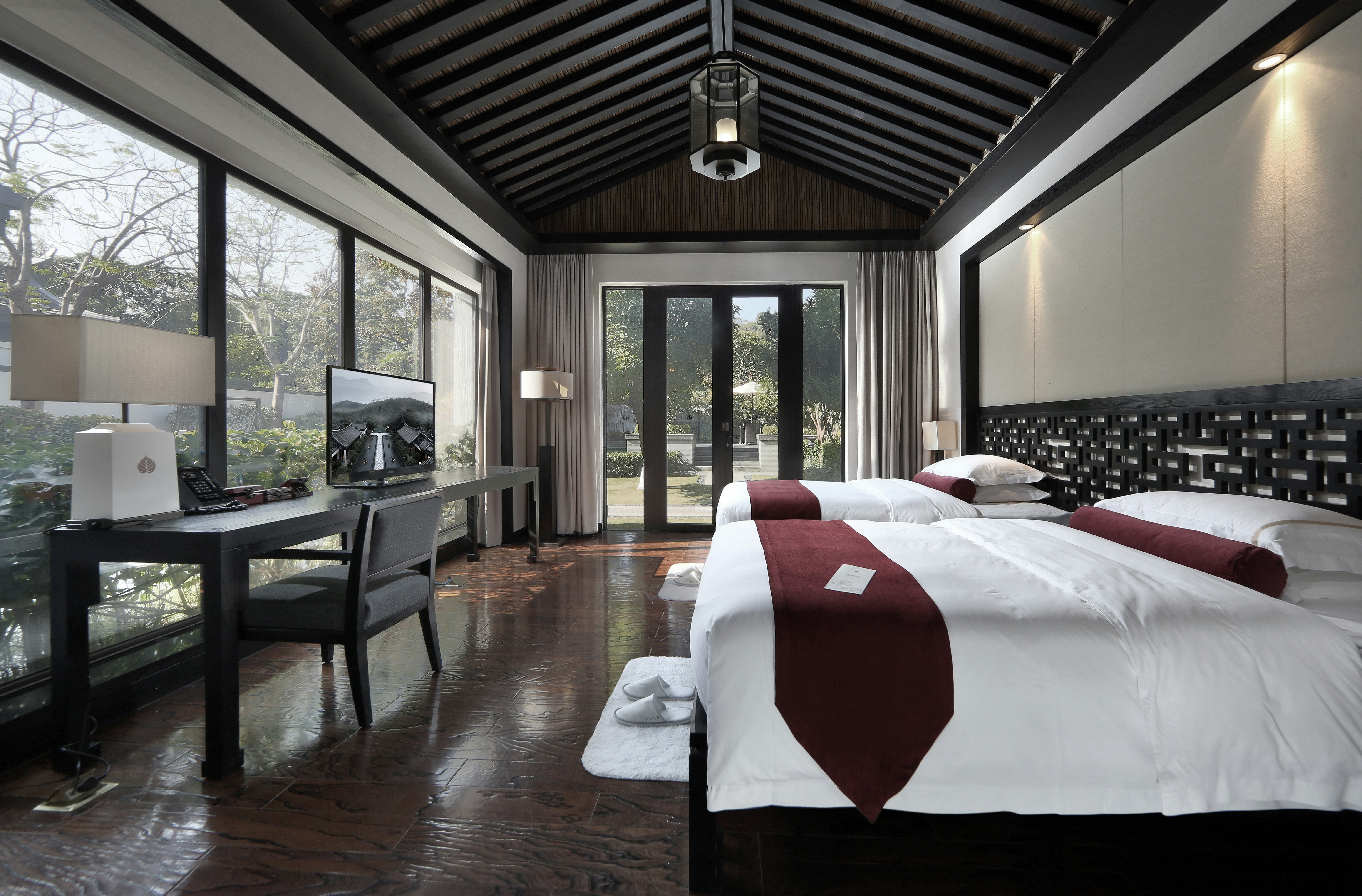 Floating Clouds Villa Twin Bedroom