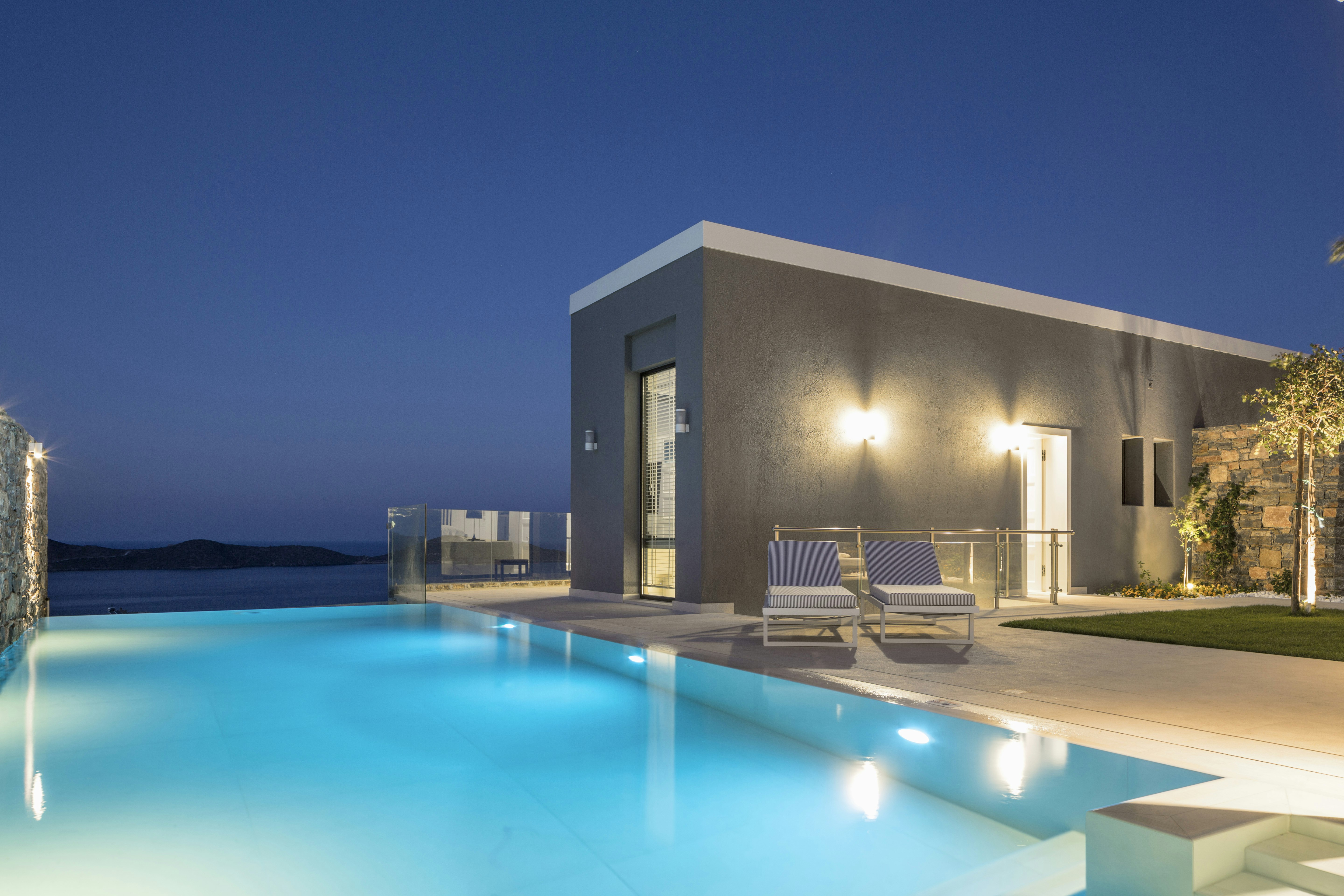 Superior Pool Suite with Massage Room