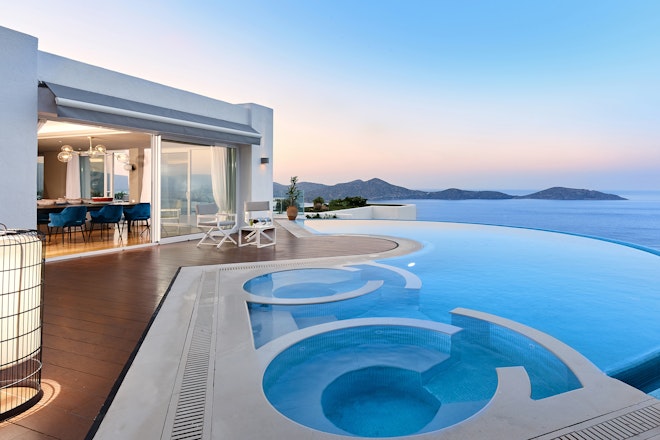 Royal Spa Pool Villa