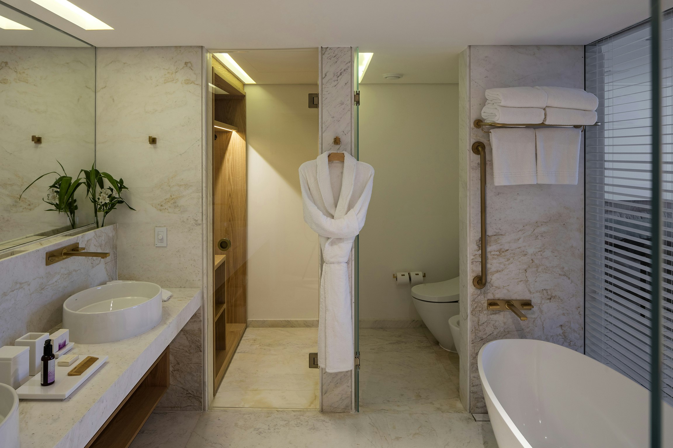 Suite Bathroom