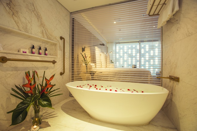 Ocean Deluxe Bathroom