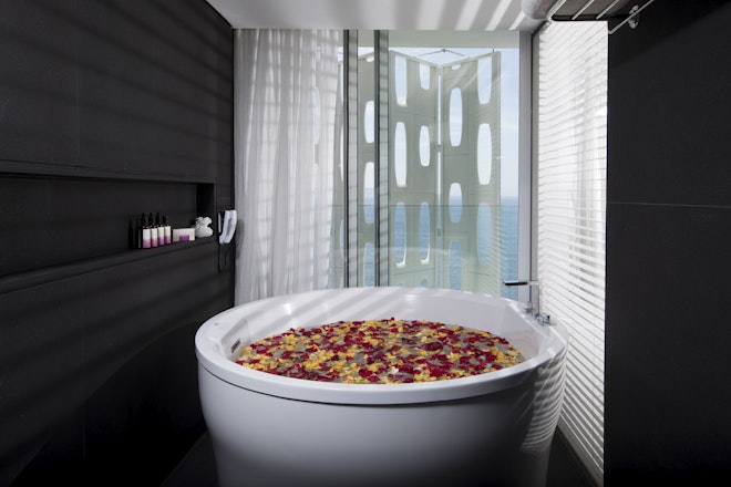 Ocean Spa Suite Bathroom