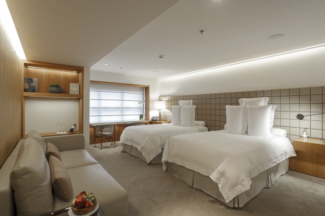 Deluxe 2 Queen Bed Room - Bedroom & Living Area