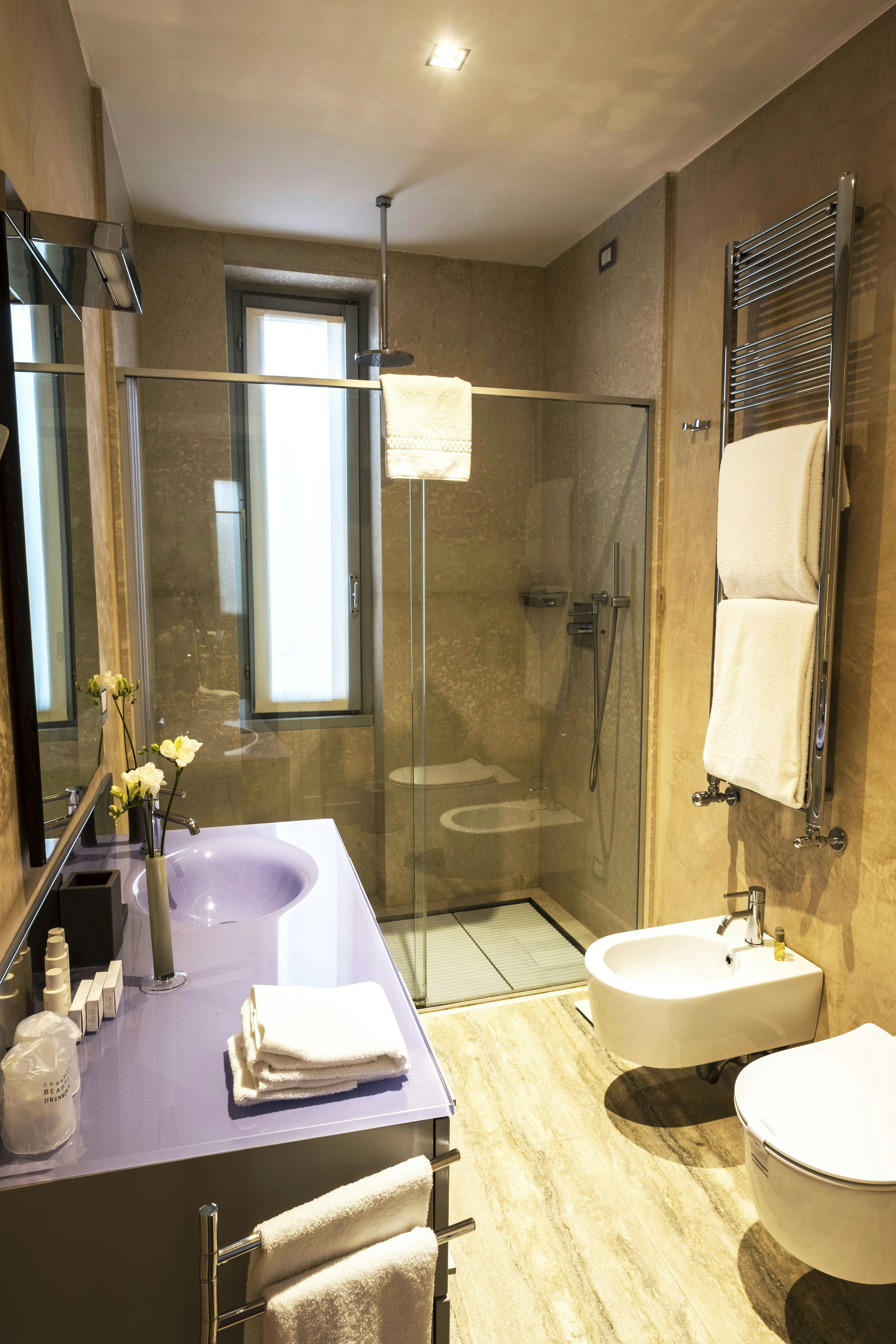 Glamour Deluxe Bathroom