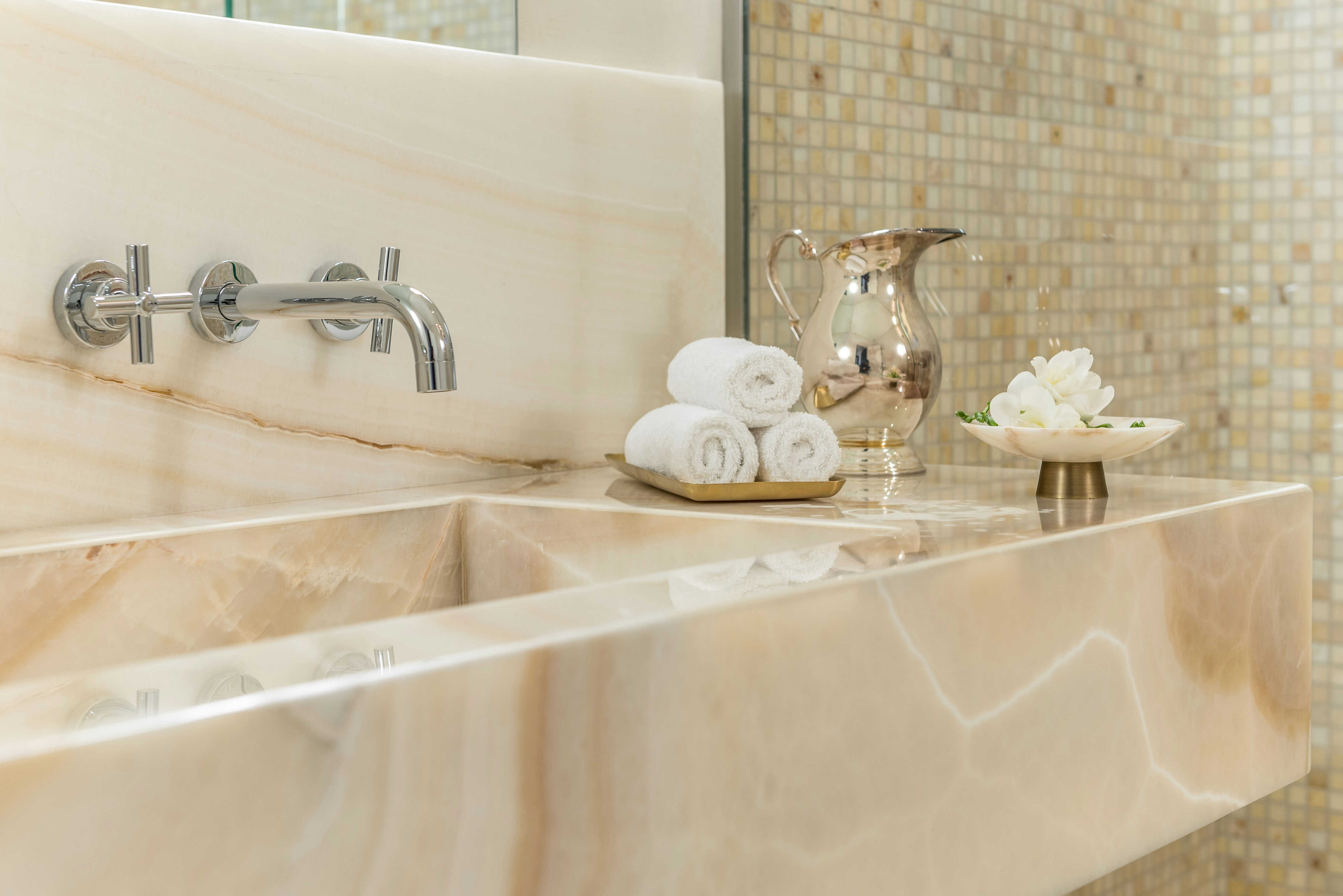 Executive Suite Leoncini Mansion Onyx Marble Bathroom